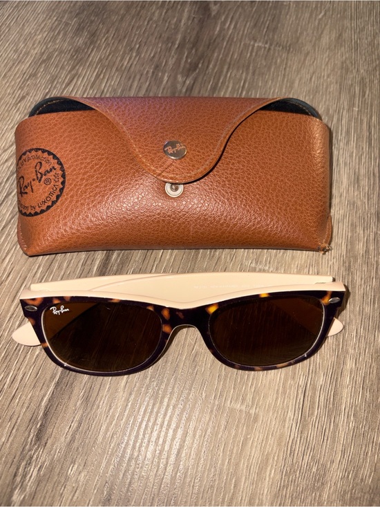 Ray-Ban Other - Ray-Ban Tortoiseshell Front with Cream Temples Wayfarer Sunglasses